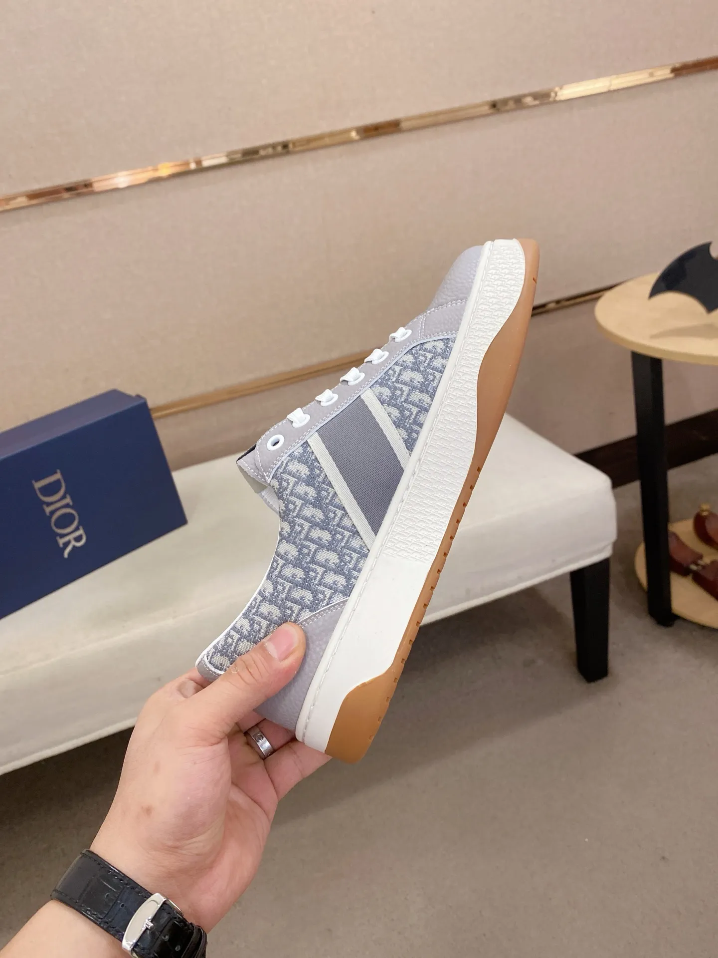 Men's men's shoes 💰 400💰🇮🇹🇮🇹Dior D new model is on sale at the same time, upper 🇮🇹Imported stretch fabric from Italy Fully imported sheepskin lining💪💪, completely 1⃣️ to 1⃣️🇮🇹💪💪, ⚠Sole: Original sole provided by the original factory, exclusive movable molded sole super comfortable, ⚠Original factory follow-up, 🔍🔍high quality, you can come in and out at will, welcome to compare⚠. Code number: 38-44 (45 is custom-made and cannot be returned or exchanged)